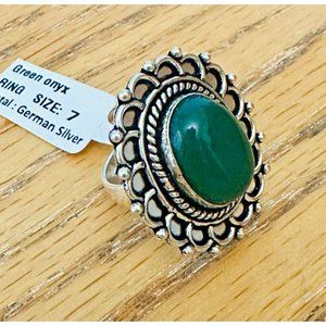 Real Green Onyx Genuine Gemstone Ring Ornate 1.25 Inch Setting Ring Size 7
